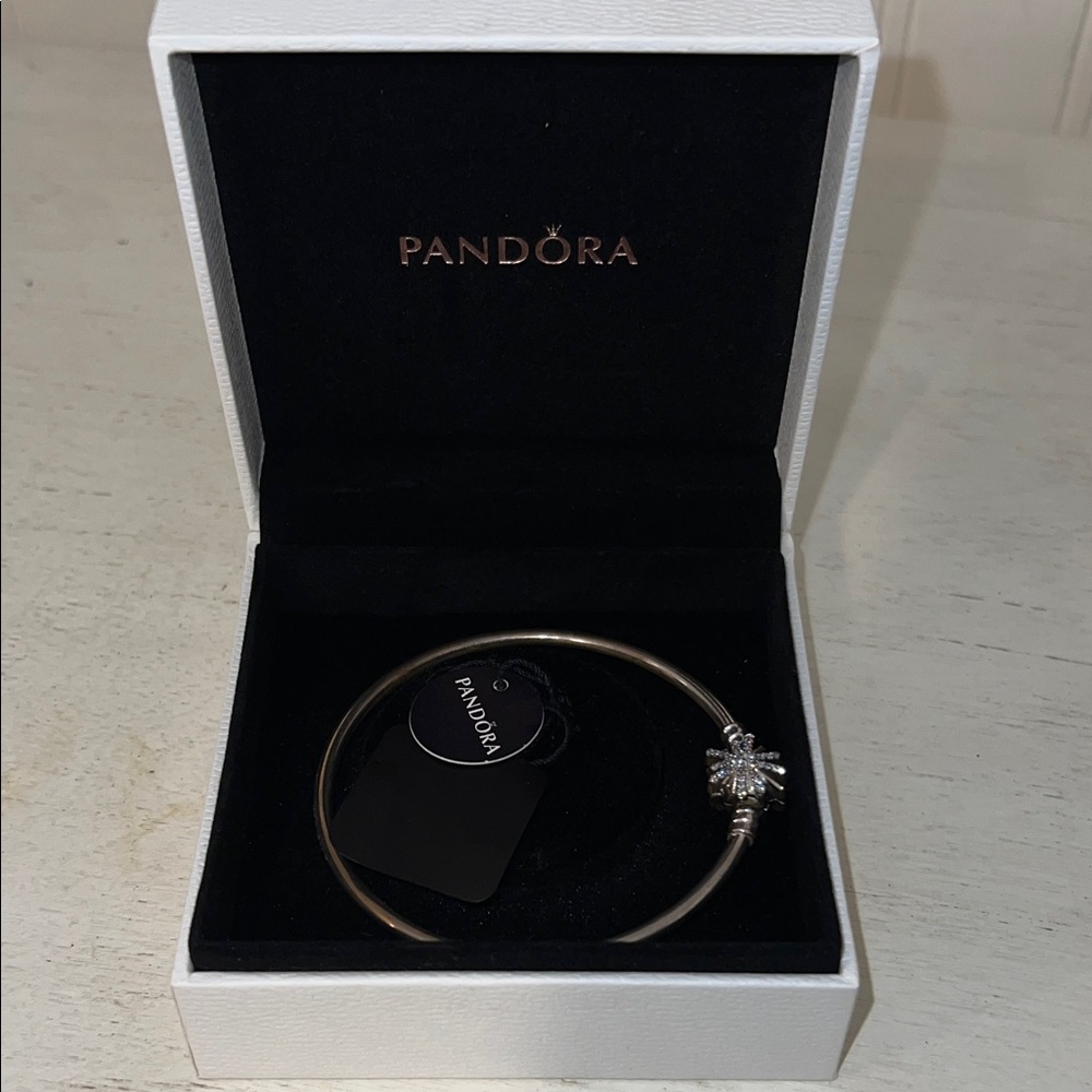 Pandora Moments 925 Sparkling Bangle bracelet pavé-covered shooting star clasp